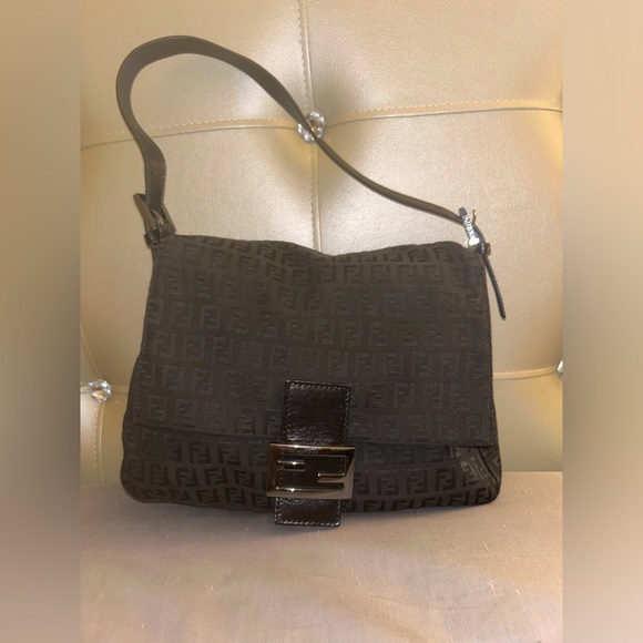 Fendi Handbags - Good Condition Fendi Mamma Baugette